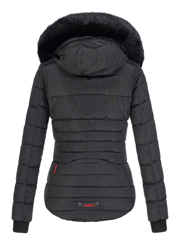 Die Marikoo Winterjacke Lotusblüte überzeugt mit Funktionalität und luxuriösem Design. Das warme Teddyfell im oberen Innenbereich, der kuschelige Kunstfellkragen (abnehmbar) und das wasserabweisende Obermaterial machen sie zum idealen Begleiter für kalte Wintertage. Praktische Details wie zwei Reißverschluss-Brusttaschen, zwei fleecegefütterte Außentaschen und eine Innentasche mit Kopfhörerausgang bieten viel Komfort. Mit hochwertiger Steppoptik, eleganten Kunstlederdetails, abnehmbaren Zipper-Pullern und leicht tailliertem Schnitt ist die Jacke sowohl stilvoll als auch funktional.
Material: Oberstoff/Futter/Wattierung 100% Polyester; Kunstfell 90% Polyacryl, 10% Polyester.