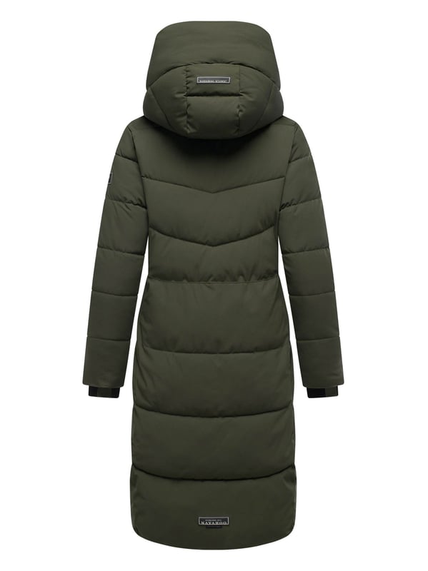 Der Damen-Steppmantel SCHOKOKUSS von Navahoo verbindet zeitloses Design mit funktionalem Komfort – ideal für kalte Wintertage. Das gradlinige Steppmuster sorgt für eine urbane Optik, während der weich gefütterte obere Innenbereich mit Fleecestoff angenehme Wärme bietet (nicht in den Ärmeln). Eine fest integrierte Kapuze mit Kordelzug, der hochschließende Kragen und ein Zwei-Wege-Reißverschluss schützen zuverlässig vor Wind und Wetter. Praktische Taschenlösungen – zwei warme Außentaschen mit Reißverschluss und zwei sichere Innentaschen – runden das Design ab. Erhältlich in 10 Farben und Größen XS–6XL.