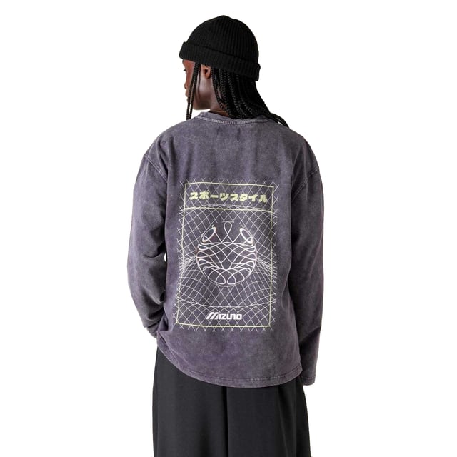 100% Baumwolle. Design: Rückseitiger Aufdruck, bestickt, Logo, Patch, Unifarben, Siebdruck. Passform: Übergroß. Rundhalsausschnitt, gerippt. Langärmlig. Verpackung: Mehrweg-Tasche. S: 96,52 cm. M: 104 cm. L: 112 cm. XL: 119,38 cm.