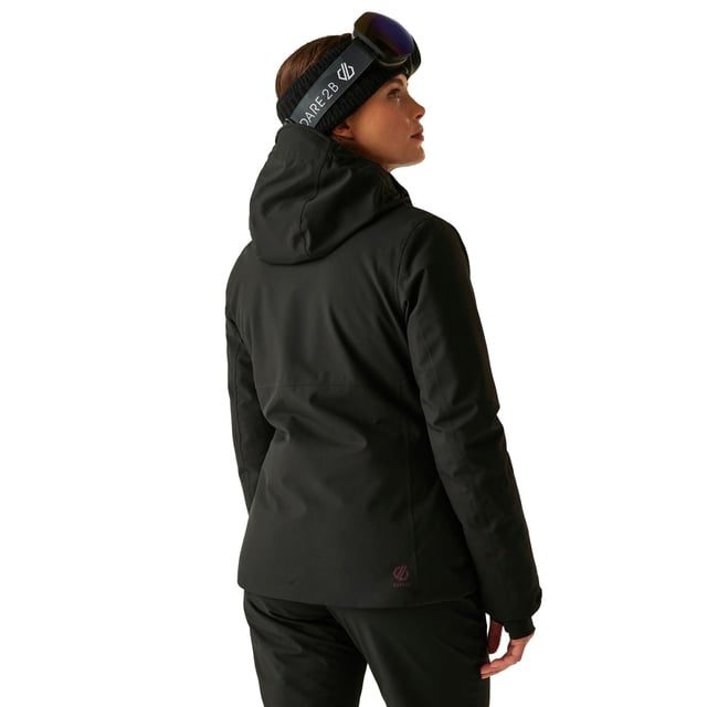 100% Recyceltes Polyester. Gewebe: Stretch. Design: bedruckt. Gewebetechnik: ARED 30/30, Atmungsaktiv, Dauerhaft wasserabweisende Oberfläche, Ohne PFC (per- und polyfluorierte Chemikalien), PFOA-frei, PFOS Frei, Wasserfest, winddicht. Bündchen: anpassbar, Stretch innen. Saum mit Gel für guten Halt, Sehr warm, Integrierter Schneefang, Wattiert, Versiegelte Nähte, Uneingeschränkte Bewegung. Mit Kapuze. Langärmlig. Taschenart: Tasche für Skipass, Zwei Seitentaschen, Reißverschluss. Durchgehender Reißverschluss. Saum: anpassbar. 32 DE: 76,2 cm. 34 DE: 81,28 cm. 36 DE: 86,36 cm. 38 DE: 90,17 cm. 40 DE: 96,52 cm. 46 DE: 114,3 cm. 44 DE: 109 cm. 42 DE: 102 cm.