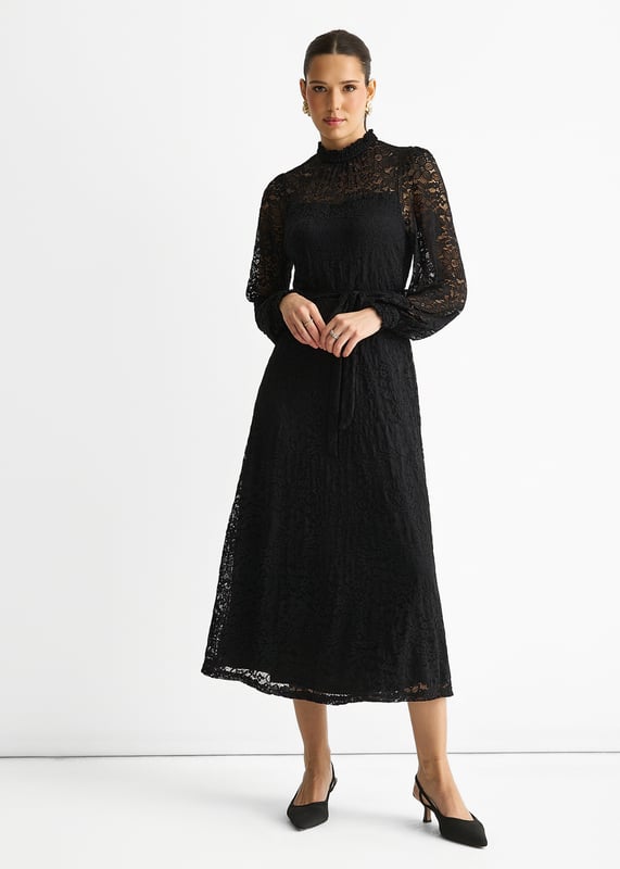 Dieses schwarze Midikleid mit hohem Halsausschnitt aus Jersey und zarter Spitze kombiniert Komfort mit einem gewagten Touch. Der hohe Halsausschnitt verleiht ihm Raffinesse, während die Midi-Länge für Vielseitigkeit bei verschiedenen Anlässen sorgt.&nbsp;