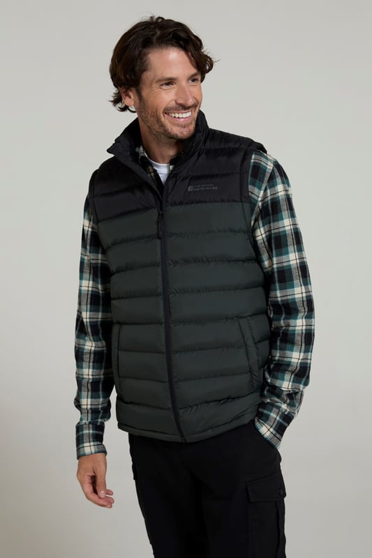 Stay warm and protected in the colder months with the Seasons Mens Padded Gilet. It made of light and water-resistant fabric with two front pockets for easy storage, when you're out and about.

Fabric composition - the shell is made of 100% nylon and the lining of 100% polyester
Water-resistant - treated with durable water repellent to make the fabric water-resistant
Warm - lightweight microfiber filler for better insulation
Practical - two front pockets (Ref: 053056)