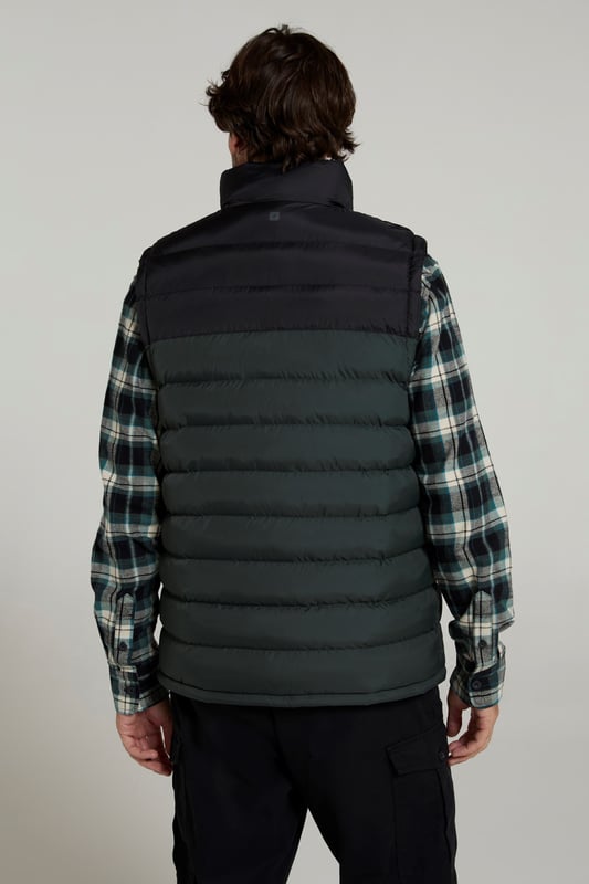 Stay warm and protected in the colder months with the Seasons Mens Padded Gilet. It made of light and water-resistant fabric with two front pockets for easy storage, when you're out and about.

Fabric composition - the shell is made of 100% nylon and the lining of 100% polyester
Water-resistant - treated with durable water repellent to make the fabric water-resistant
Warm - lightweight microfiber filler for better insulation
Practical - two front pockets (Ref: 053056)