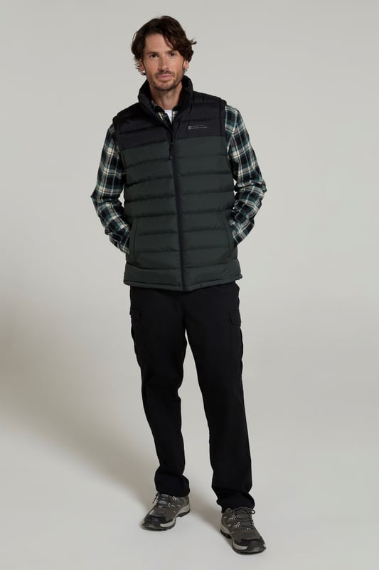 Stay warm and protected in the colder months with the Seasons Mens Padded Gilet. It made of light and water-resistant fabric with two front pockets for easy storage, when you're out and about.

Fabric composition - the shell is made of 100% nylon and the lining of 100% polyester
Water-resistant - treated with durable water repellent to make the fabric water-resistant
Warm - lightweight microfiber filler for better insulation
Practical - two front pockets (Ref: 053056)