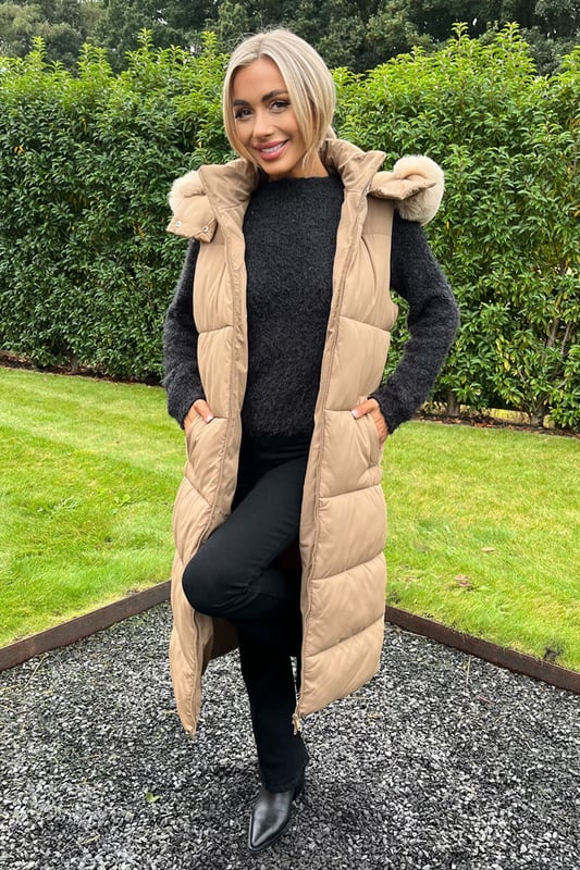 Feel cosy this winter in our Biscuit Faux Fur Hooded Longline Padded Gilet. Featuring a sleeveless design, a super soft beige faux fur hood with removable trim, all over padding, a double sided front zip and front pockets. Simply pair it with your favourite outfits to keep warm and on trend this season. Model wears: UK 8/ EU 36/ US 4 Model's height: 165cm/ 5'5" Approx length from centre back to hem: 110 cm Fabric composition: 100% Polyester Colour: BISCUIT