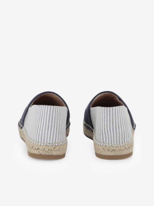 Chloé's Parisian aesthetic explores a modern Bohemian outlook. These girls blue and white espadrilles are reflective of the French luxury label's high quality construction and precision of beauty. Made in an immaculate textile design via sheep leather lining, rope soles, and a Chloé branded illustration on the top. She will be obsessed.

Mini Me
Mineral Tanning
Sold in a Chloe Shoe Box
100% Textile