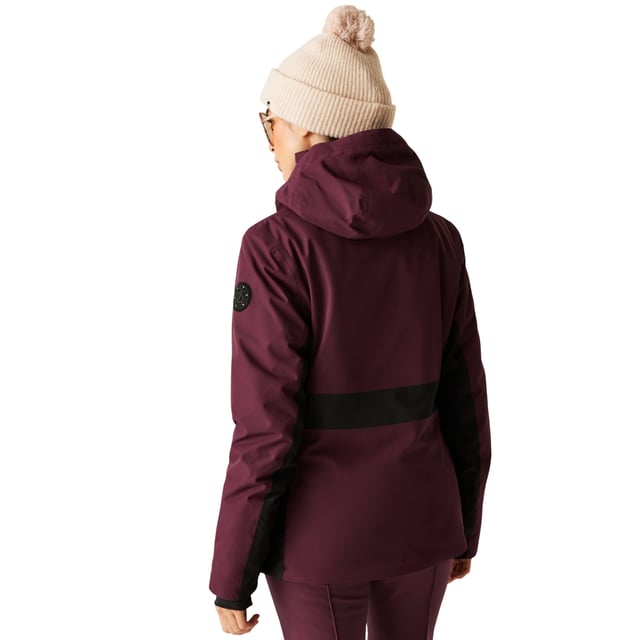 100% recyceltes Polyester. Design: Bedruckt. Stofftechnologie: Abriebfest, ARED 15/15, Atmungsaktiv, Langlebig, PFC-frei, PFOA-frei, PFOS-frei, Wasserabweisend, Wasserdicht. Bündchen: Verstellbar, Innen-Stretch. Brillenlinsen-Reinigungstuch, Hohe Wärme, Integrierter Schneefang, Gepolstert, Versteppte Nähte. Ausschnitt: Mit Kapuze. Ärmeltype: Langärmlig. Kapuzeneigenschaften: Verstellbare, Abnehmbare Kapuze. Taschen: Skipass-Tasche, 1 Innentasche, Stautasche, 2 Seitentaschen, Mit Reißverschluss. Verschluss: Durchgehender Reißverschluss. Saum: Verstellbar, Shockcord-Saum. 8 UK: 32 Zoll. 10 UK: 34 Zoll. 12 UK: 36 Zoll. 14 UK: 38 Zoll. 18 UK: 43 Zoll. 16 UK: 40 Zoll.