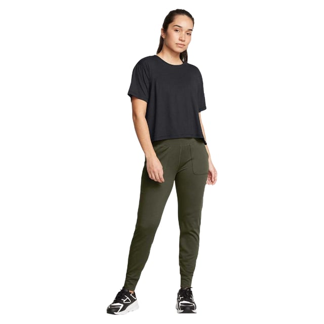 82% Polyester, 18% Elastan. Gewebe: 4-fache Dehnrichtung, Weiche Haptik. Design: Logo, Unifarben. Zum Überziehen. Gewebetechnik: Atmungsaktiv, Leicht. Taillierte Bein. Taschenart: Zwei Seitentaschen. Taille: Flache Taille.
