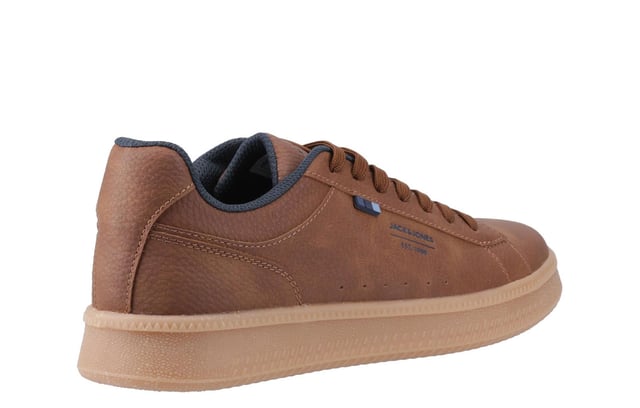 Jack & Jones Haven Tumble Polyurethaan Heren Cognac Sneakers Maak je outfit compleet met coole schoenen die gemakkelijk te combineren zijn met je favoriete kledingstukken en bereid je voor op alles, van dagelijkse activiteiten tot weekenduitjes.