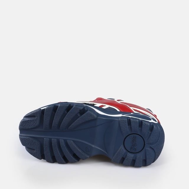 Der Classic Style von Buffalo London belebt Retro-Sneaker mit massiven Plateaus wieder. Zu den Merkmalen gehören hochwertige Materialien, tonale Seilschnürsenkel, gepolstertes Futter und eine leichte Sohle. Vollendet mit der charakteristischen Buffalo-Logoprägung.