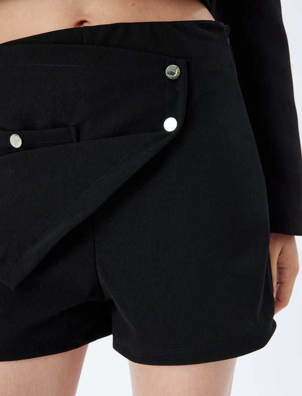 -Mit Druckknopfdetail -Slim -Hosenrock - Applizierte Einzeltasche -Mini Länge -Normale Leibhöhe -Hosenrock
