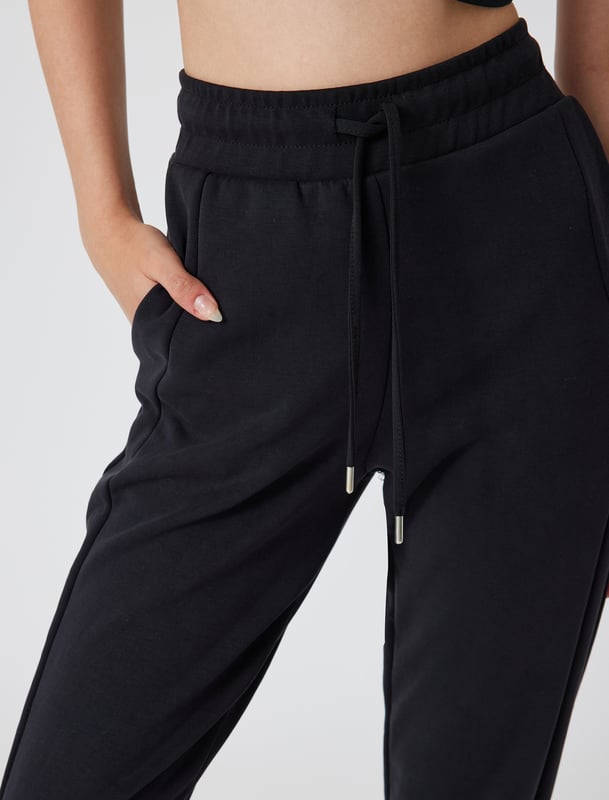 -Mit Nahtdetail -Relax -Jogger -Seitentasche -Krop Länge(Handgelenk) -Hohe Leibhöhe -Hosenbein Mit Gummizug -Sweathose