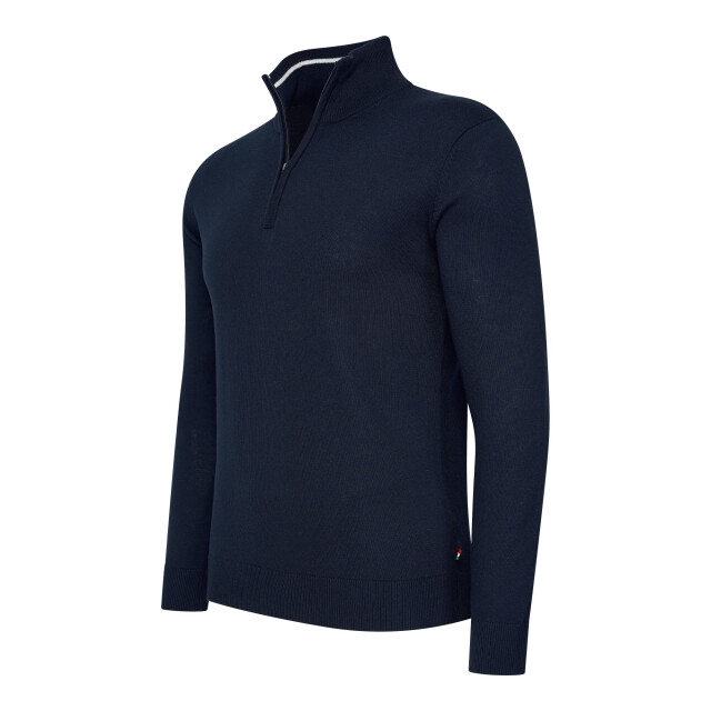 Cappuccino Italia Bergamo Zip Pullover für Herren. Der Pullover besteht aus 50% Baumwolle und 50% Polyester und hat eine normale Passform. Der Pullover hat einen Stehkragen, der je nach Geschmack mit einem Reißverschluss geöffnet oder geschlossen werden kann.  Marke: Cappuccino ItaliaModellname: Bergamo Zip Pullover (mit Hemdkragen)Kategorie: Pullover für HerrenMaterialien: Baumwolle, AcrylFarbe: marineblau, weiß