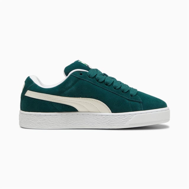 Sneakers met een bovenwerk van eersteklas suède voor een gestroomlijnde en stijlvolle look. Het PUMA-logo met reliëf en foliedruk op het achterpaneel voegt een vleugje verfijning toe. Afgewerkt met een duurzame rubberen zool voor betrouwbare tractie en comfort.