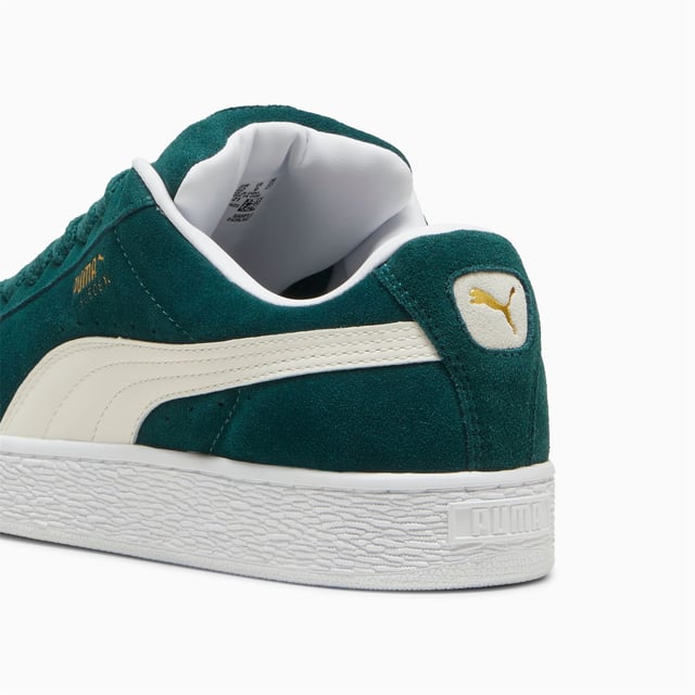 Sneakers met een bovenwerk van eersteklas suède voor een gestroomlijnde en stijlvolle look. Het PUMA-logo met reliëf en foliedruk op het achterpaneel voegt een vleugje verfijning toe. Afgewerkt met een duurzame rubberen zool voor betrouwbare tractie en comfort.