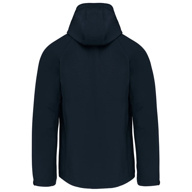 Heren softshell jas van het merk Ballin Est. 2013. De jas is gemaakt van hoogwaardig polyester en elastaan, en heeft een normale pasvorm. Het softshell materiaal zorgt ervoor dat de jas wind- en waterdicht is. De elastaan zorgt dat de stof ook rekbaar is, dit zorgt voor hoog draafcomfort.  Modelnaam: Softshell Hooded JasCategorie: heren jasMaterialen: polyester, elastaanKleur: blauw