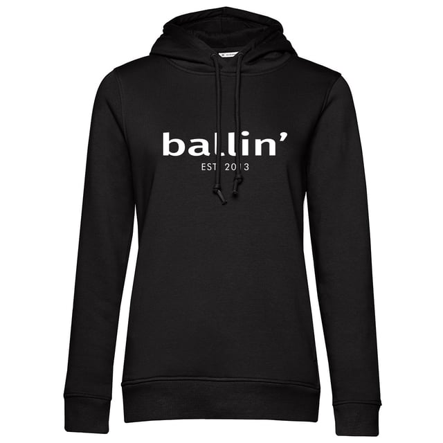 Dames hoodie van het merk Ballin Est. 2013. De hoodies van Ballin Est. 2013 zijn gemaakt van 80% biologisch katoen en 20% gerecycled polyester katoen, en hebben een normale pasvorm. Het zachte katoen zorgt voor een heerlijk draagcomfort.  Modelnaam: Wmn HoodieCategorie: dames hoodieMaterialen: biologisch katoen, gerecycled polyesterKleur: zwart
