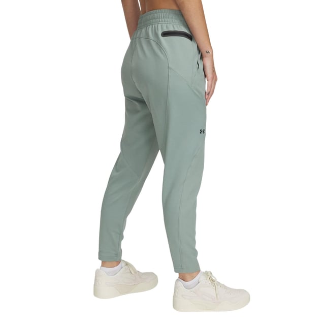 90% Polyester, 10% Elastan. Design: Logo, Unifarben. Zum Überziehen. Gewebetechnik: Schnell trocknend, wasserabweisend. Taschenart: Zwei Seitentaschen, Eine Tasche mit Reißverschluss. Taille: Elastisch, Mittlere Bundhöhe. Passform: Regulär.