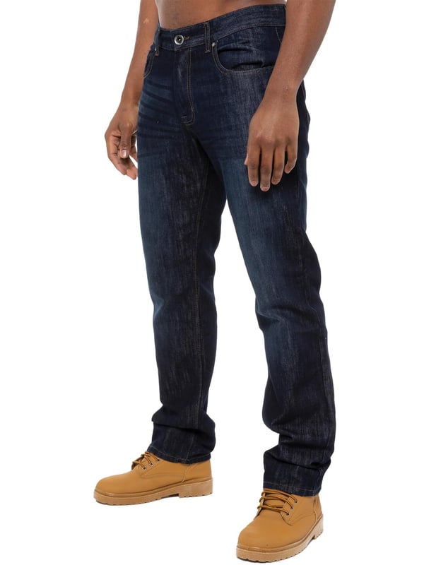 Enzo Herren Designer Gerade Bein Regular Fit Denim Jeans. Diese Jeans sind im Regular Fit mit einem klassischen geraden Schnitt gefertigt und bieten einen lässigen, aber modernen Look, der perfekt für jeden Anlass geeignet ist. Sie verfügen über einen sicheren Reißverschluss, zwei Fronttaschen, zwei Gesäßtaschen und eine Münztasche für zusätzliche Praktikabilität. Diese Jeans sind sowohl funktional als auch modisch. Abgerundet wird das Design durch das charakteristische Enzo-Logo-Patch an der hinteren Taille, das Ihrer Freizeitkleidung einen hochwertigen Designer-Touch verleiht. (EZ408)