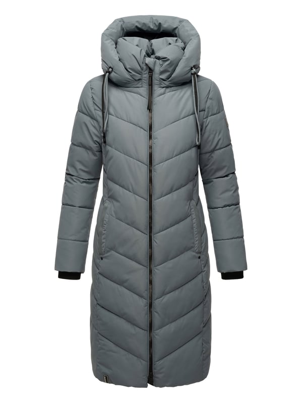 Die lange Damen Steppjacke Sahnekatzii von Navahoo vereint Stil, Komfort und Funktionalität. Mit abnehmbarer, großzügig gefütterter Kapuze, hochschließendem Kragen und warmer Wattierung schützt sie zuverlässig vor Wind und Kälte. Praktische Taschen mit Fleecefutter, zusätzliche Reißverschlussfächer und robuste 2-Wege-Reißverschlüsse sorgen für Alltagstauglichkeit. Trendige Steppung, modische Details und leicht taillierter Schnitt machen diese Jacke zum perfekten Begleiter in der kalten Jahreszeit.
Material: Oberstoff, Futter & Wattierung 100% Polyester