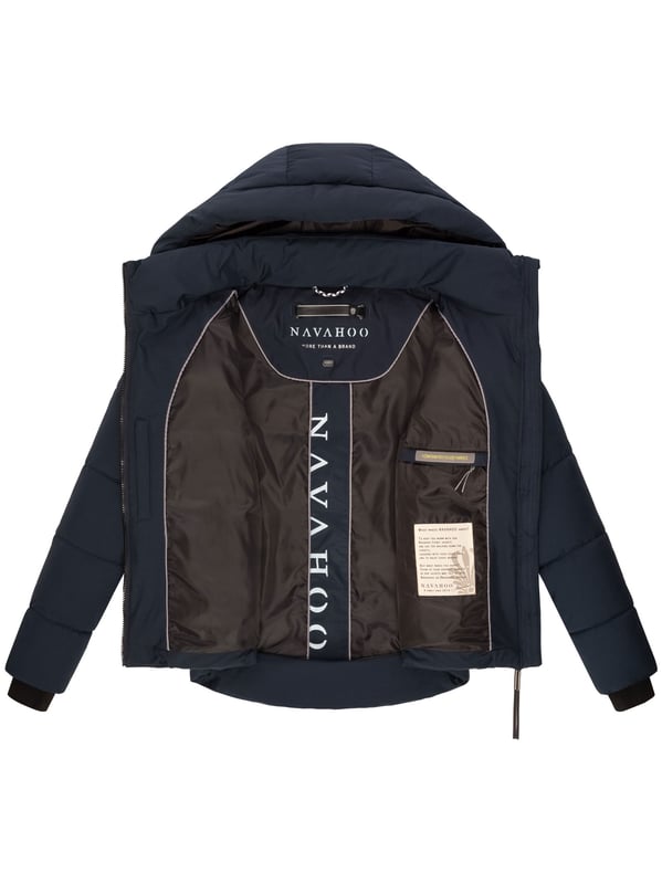 Die Damen Winterjacke Lachperle von Navahoo überzeugt im angesagten Puffer-Style mit großen Steppungen und moderner Silhouette. Reichhaltige Fütterung, hoher Kragen und große Kapuze bieten optimalen Schutz an kalten Tagen. Versteckte Reißverschlusstaschen mit Fleecefutter sowie praktische Innentaschen machen sie zum funktionalen Begleiter. Erhältlich in 7 Farben und Größen XS–XXL.