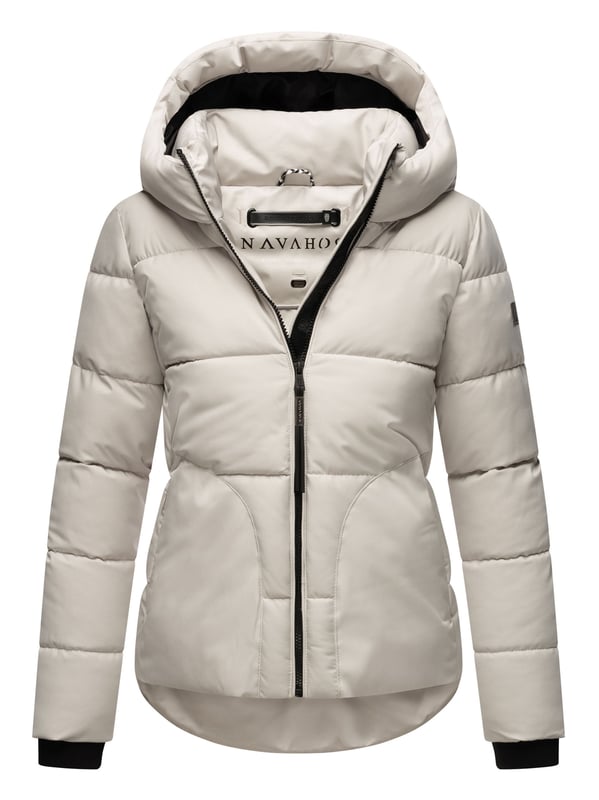 Die Damen Winterjacke Lachperle von Navahoo überzeugt im angesagten Puffer-Style mit großen Steppungen und moderner Silhouette. Reichhaltige Fütterung, hoher Kragen und große Kapuze bieten optimalen Schutz an kalten Tagen. Versteckte Reißverschlusstaschen mit Fleecefutter sowie praktische Innentaschen machen sie zum funktionalen Begleiter. Erhältlich in 7 Farben und Größen XS–XXL.