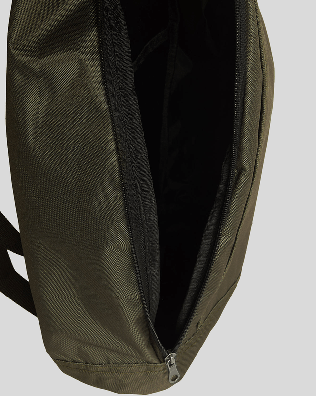 Moeiteloze stijl in een compact formaat. Deze lichtgewicht draagzak is perfect voor handsfree dragen met een veilige, comfortabele pasvorm die zowel overdag als 's nachts werkt. - Verstelbare draagriem - Veilige compartimenten met rits - Lichtgewicht en gemakkelijk te dragen