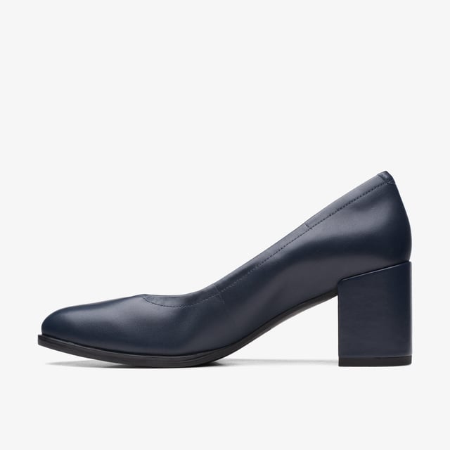 True classics never go out of fashion – just take sleek, streamlined court shoe Freva 55. Complementing tailored trousers and smart skirts, it lends a timeless finishing touch to office ensembles and keeps you feeling perfectly balanced thanks to easy-to-wear block heels. Slip into this patent leather pair and let pillowy Contour Cushion footbeds take care of your comfort from 9 to 5 and beyond.