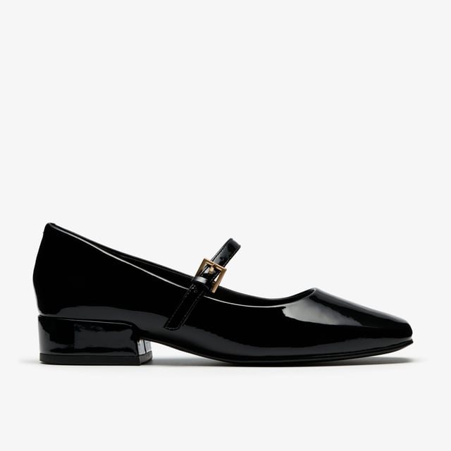 Keeping things classic is always a good idea – what better way to forever be in fashion? Our Seren 30 Buckle Mary Jane shoe is the perfect example with its timeless leather profile, block heel and feminine strap. Matching the dress-code of any smart event while keeping you oh-so comfortable, it’s complete with a Cushion Luxe sock to make sure that every step feels just as good as it looks.