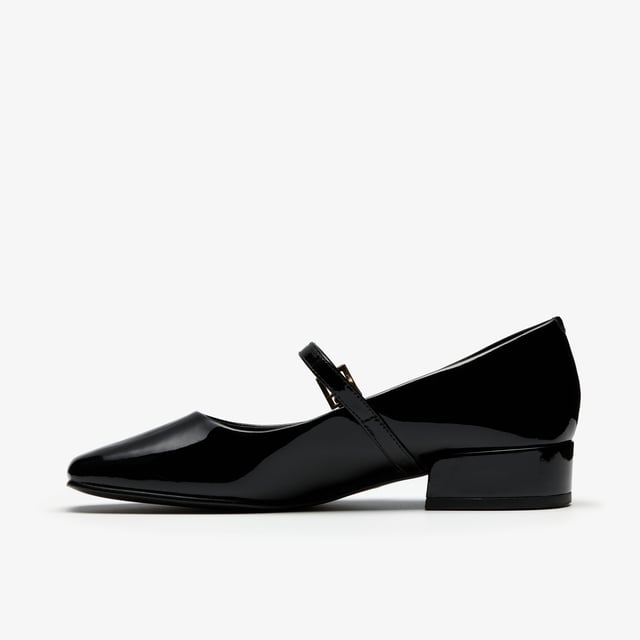 Keeping things classic is always a good idea – what better way to forever be in fashion? Our Seren 30 Buckle Mary Jane shoe is the perfect example with its timeless leather profile, block heel and feminine strap. Matching the dress-code of any smart event while keeping you oh-so comfortable, it’s complete with a Cushion Luxe sock to make sure that every step feels just as good as it looks.