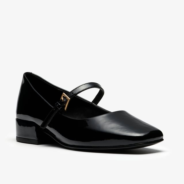 Keeping things classic is always a good idea – what better way to forever be in fashion? Our Seren 30 Buckle Mary Jane shoe is the perfect example with its timeless leather profile, block heel and feminine strap. Matching the dress-code of any smart event while keeping you oh-so comfortable, it’s complete with a Cushion Luxe sock to make sure that every step feels just as good as it looks.