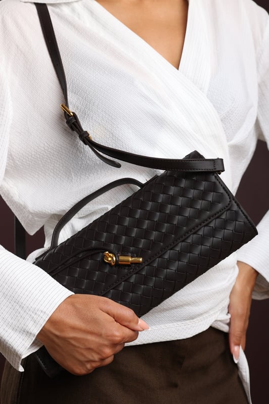 The Petal Envelope Style Woven Clutch Bag brings a chic woven texture and sleek envelope flap together in a timeless design. Made from durable faux leather, it’s compact yet practical, with enough room for your essentials. Finished with a slim handle and detachable strap, it can be styled as a clutch or worn over the shoulder—perfect for evenings out or special occasions. Key Features: • Material: Faux leather with woven finish • Dimensions: Compact envelope size • Fastening: Flap closure • Detail: Slim handle and detachable strap for versatile wear
