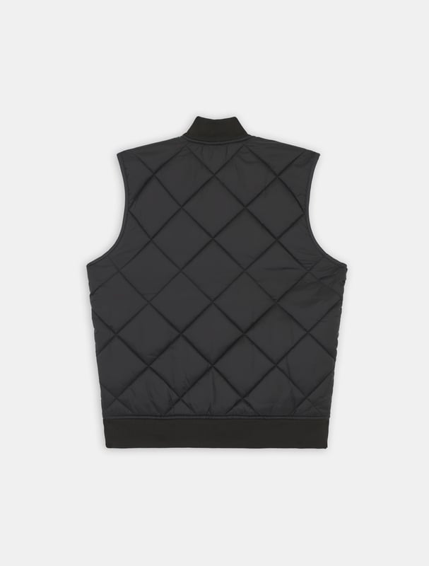 Die DIAMOND QUILTED VEST aus leichtem, strapazierfähigem Polyamide ist die ideale Schicht für kühle Tage. Sie sorgt für Wärme unter einem dickeren Mantel und ist dank des Steppmusters stylish genug, um auch allein getragen zu werden.