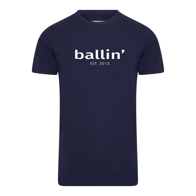 Heren t-shirt van het merk Ballin Est. 2013. Deze shirts van Ballin Est. 2013 zijn gemaakt van 100% biologisch katoen, en hebben tapered fit. Dit is een iets smallere pasvorm. Het zachte katoen zorgt voor een heerlijk draagcomfort.  Modelnaam: Tapered Fit ShirtCategorie: heren t-shirtMaterialen: biologisch katoenKleur: blauw