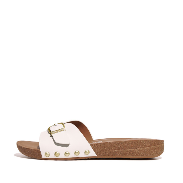 Fitflop Adjustable Buckle Sandalias Esta sandalia Fitflop presenta un nuevo diseño de una sola correa con hebilla ajustable y llamativas tachuelas en el lateral. Son imprescindibles para los próximos días cálidos, las vacaciones y tus outfits del día a la noche. Elegantes, pero muy cómodas, estas sandalias están confeccionadas en cuero suave con una suela de corcho con agarre. Con estas sandalias estarás equipado con accesorios y listo para salir.