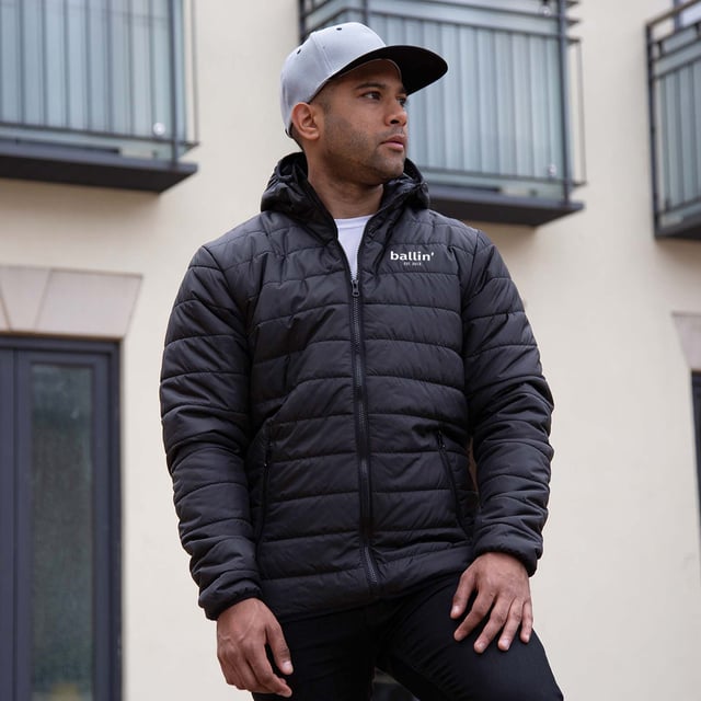 Heren jack van het merk Ballin Est. 2013. Het jack is gemaakt van hoogwaardig polyester, en heeft een normale pasvorm.  Modelnaam: Padded JacketCategorie: heren jasMaterialen: polyesterKleur: zwart
