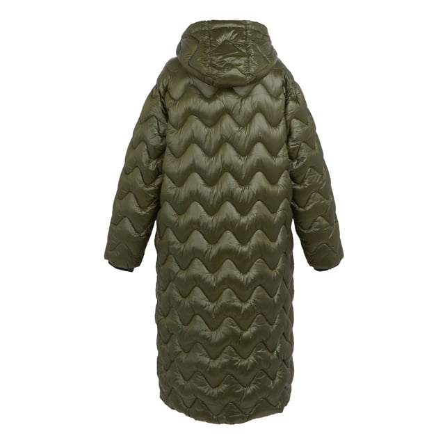 Materiaal: Gerecycled polyamide. Voering: 100% polyester. Vulling: veervrij, zwaargewicht, geïsoleerd, gerecycled, synthetisch dons. Voering: Taffeta. Ontwerp: Gewoon, gewatteerd. Stoftechnologie: DWR afwerking, Lichtgewicht, Waterafstotend. Halslijn: Kapitein. Mouwtype: Met lange mouwen. Gewatteerde kap. Eigenschappen capuchon: 3-delig, Koord. Zakken: 2 Onderzakken, 1 Binnenzak, Rits. Bevestiging: Tweewegrits. Denier: 20D. Duurzaamheid: Wreedheidvrij, gemaakt van gerecycleerde materialen.. Afwerking: Metaal. 8 UK: 32 in. 10 VK: 34 in. 12 VK: 36 in. 14 VK: 38 in. 20 VK: 45 in. 18 VK: 43 in. 16 VK: 40 in.
