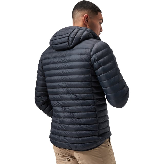The Berghaus Vaskye Jacket is built with Pertex Quantum fabric and Hydroloft Polyball insulation in a lightweight, micro-baffled design for exceptional warmth and breathability. The wind-resistant Pertex Quantum outer keeps your body heat locked in while remaining comfortable and easy to pack away. Perfect for outdoor adventures, this jacket is ready to keep you warm as you head out to your favorite winter destinations.
