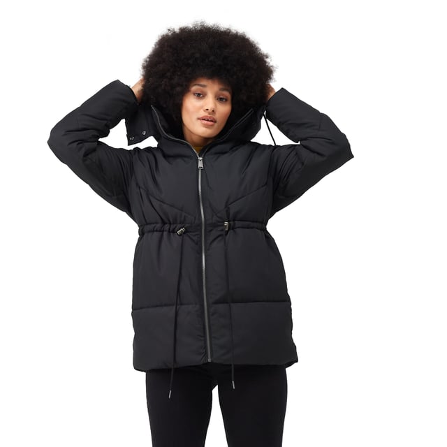 Shell: Polyester. Voering: 100% polyester. Stof: Geribd, Micro Taslan, Synthetisch, Taslan. Voering: Taffeta. Ontwerp: Eenvoudig. Stof Technologie: DWR Finish, Isolerend, Weerbestendig. Halslijn: Kapitein. Mouwtype: Met lange mouwen. Gewatteerd, goede pasvorm. Manchet: Ribbel. Kapkenmerken: Verstelbaar, Trekkoord, Gegroeid op Kap. Zakken: 2 Lagere zakken. Bevestiging: Volledige ritssluiting, Stormflap. Taille: Verstelbaar, Trekkoord. Duurzaamheid: Eco-vriendelijk, veervrij, gemaakt van gerecycled materiaal. 8 UK: 32 in. 10 VK: 34 in. 12 VK: 36 in. 14 VK: 38 in. 20 VK: 45 in. 18 VK: 43 in. 16 VK: 40 in.