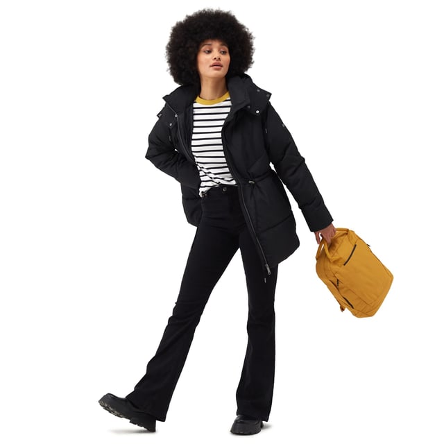 Shell: Polyester. Voering: 100% polyester. Stof: Geribd, Micro Taslan, Synthetisch, Taslan. Voering: Taffeta. Ontwerp: Eenvoudig. Stof Technologie: DWR Finish, Isolerend, Weerbestendig. Halslijn: Kapitein. Mouwtype: Met lange mouwen. Gewatteerd, goede pasvorm. Manchet: Ribbel. Kapkenmerken: Verstelbaar, Trekkoord, Gegroeid op Kap. Zakken: 2 Lagere zakken. Bevestiging: Volledige ritssluiting, Stormflap. Taille: Verstelbaar, Trekkoord. Duurzaamheid: Eco-vriendelijk, veervrij, gemaakt van gerecycled materiaal. 8 UK: 32 in. 10 VK: 34 in. 12 VK: 36 in. 14 VK: 38 in. 20 VK: 45 in. 18 VK: 43 in. 16 VK: 40 in.