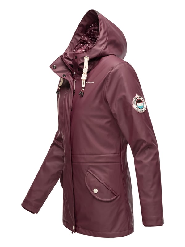 El abrigo impermeable Oceans Heart de Navahoo ofrece estilo y comodidad. Con costuras selladas, es totalmente resistente al viento y al agua. El forro de peluche en la parte superior y la tela sedosa en la inferior brindan confort. Su cuello alto, la capucha amplia con cordón y los bolsillos prácticos aportan funcionalidad. Con corte entallado, cremallera bidireccional y longitud perfecta, es ideal para los días de lluvia.
Material: Tejido exterior 70% poliéster, 30% poliuretano; forro & relleno 100% poliéster