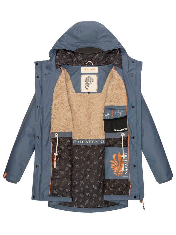 La chaqueta impermeable Rainy Forest de Navahoo combina comodidad y protección. Con costuras selladas, tejido exterior impermeable y cortaviento y forro de peluche en la parte superior, ofrece gran confort. Su corte entallado, la espalda más larga y el cordón interior ajustable garantizan una forma favorecedora. Con bolsillos impermeables, capucha grande y detalles cuidados, es ideal para actividades al aire libre. Disponible en 8 colores modernos y tallas hasta 3XL.
Material: Tejido exterior 70% poliéster, 30% poliuretano; forro & relleno 100% poliéster