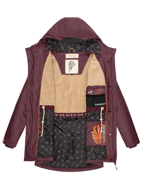 Navahoo chaqueta impermeable para mujer Rainy Forest – Funcional & Moderna La chaqueta impermeable Rainy Forest de Navahoo combina comodidad y protección. Con costuras selladas, tejido exterior impermeable y cortaviento y forro de peluche en la parte superior, ofrece gran confort. Su corte entallado, la espalda más larga y el cordón interior ajustable garantizan una forma favorecedora. Con bolsillos impermeables, capucha grande y detalles cuidados, es ideal para actividades al aire libre. Disponible en 8 colores modernos y tallas hasta 3XL.
Material: Tejido exterior 70% poliéster, 30% poliuretano; forro & relleno 100% poliéster