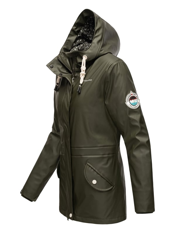 El abrigo impermeable Oceans Heart de Navahoo ofrece estilo y comodidad. Con costuras selladas, es totalmente resistente al viento y al agua. El forro de peluche en la parte superior y la tela sedosa en la inferior brindan confort. Su cuello alto, la capucha amplia con cordón y los bolsillos prácticos aportan funcionalidad. Con corte entallado, cremallera bidireccional y longitud perfecta, es ideal para los días de lluvia.
Material: Tejido exterior 70% poliéster, 30% poliuretano; forro & relleno 100% poliéster