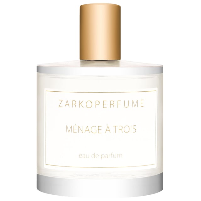 Ménage à Trois van ZARKOPERFUME is een unisex Eau de Parfum die een bevrijdende, verleidelijke combinatie van drie belangrijke musk-moleculen samenbrengt om een intieme, dierlijke karakter te creëren, verlicht door frisse watermeloen. Gepresenteerd als een spray van 100 ml, balanceert het sensuele diepte met een moderne, opbeurende twist. Dierproefvrij, vegan en verpakt met gerecycleerde materialen.