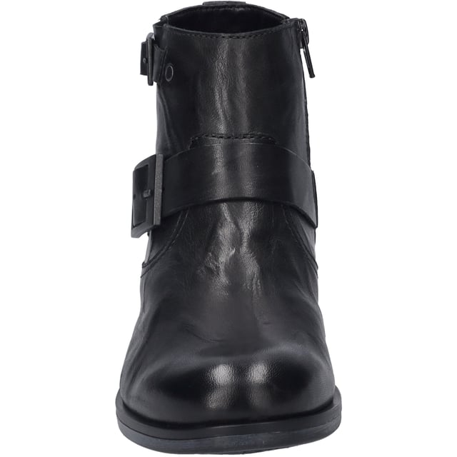 JOSEF SEIBEL präsentiert mit Stolz die Stiefelette Sanja 16 in elegantem Schwarz, eine Bereicherung für die Garderobe jeder Dame, die Wert auf Exklusivität und Bequemlichkeit legt. Gefertigt aus hochwertigem Schafsleder in Nappa-Qualität, vereint dieses Modell moderne Annehmlichkeiten mit traditionellem Handwerk. Die AGO-Machart, eine Innovation in der Schuhherstellung, sorgt für eine leichte und formbeständige Struktur, indem das Oberleder direkt mit der Unterseite der Innensohle verklebt und anschließend die Laufsohle aufgebracht wird. Diese Methode verspricht eine unübertroffene Haltbarkeit und ist ein Zeichen für die Handwerkskunst, die JOSEF SEIBEL seit Generationen auszeichnet. Die Sohle aus thermoplastischem Kautschuk bietet nicht nur eine hervorragende Rutschfestigkeit, sondern ist auch leichter als traditionelle Gummisohlen, was den Tragekomfort erhöht. Für kühle Wintertage ist Sanja 16 mit einem warmen Textilfutter ausgestattet, das die Füße angenehm warm hält. Dank der Möglichkeit, die Innensohle herauszunehmen, können eigene orthopädische Einlagen verwendet werden, was diesen Schuh besonders anpassungsfähig macht. Der praktische Reißverschluss erleichtert das An- und Ausziehen. Ob für den entspannten Spaziergang im Park oder den legeren Stadtbummel, dieser Schuh begleitet seine Trägerin zuverlässig und stilvoll. Josef Seibel steht für modernen Tragekomfort, Perfektion in Passform und Funktion sowie die Verwendung von hochwertigen Materialien. In der Sanja 16 Stiefelette verschmelzen diese Attribute zu einem Schuhwerk, das nicht nur durch seine Optik, sondern auch durch seine Funktionalität überzeugt. JOSEF SEIBEL verpflichtet sich der Slow Fashion, was bedeutet, dass jedes Paar Schuhe mit Bedacht und unter Berücksichtigung der Umwelt hergestellt wird. Ein wahres Meisterstück, das die Balance zwischen traditioneller Fertigungskunst und modernen Anforderungen an Komfort und Design hält.