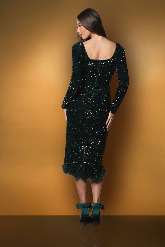Shimmering Sequins and Alluring Curves: The pNox AnabelE712 Dress main image 1