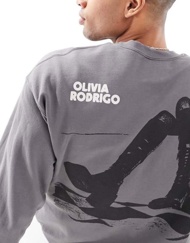ASOS DESIGN unisex grafisk sweatshirt med Olivia Rodrigo-tryck i kolgrå