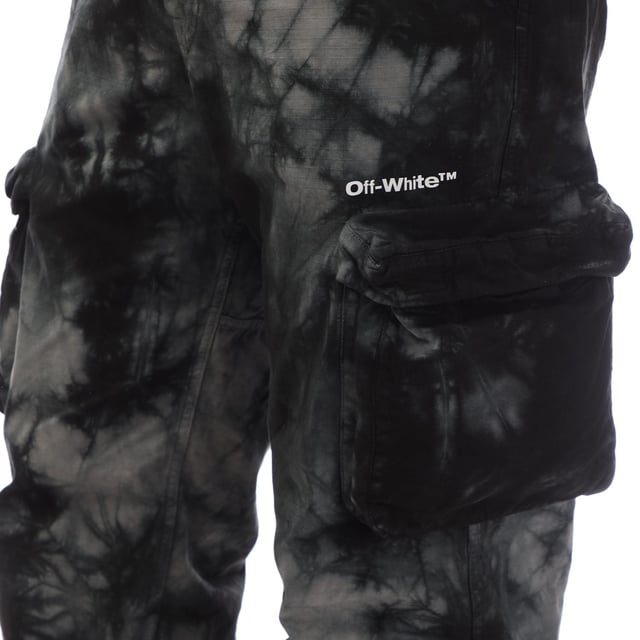 Off White Bounce Tie Dye Cargo Pants in grey.- Concealed front fastening.- Two front patch pockets.- Two rear flap pockets.- Logo print to the front.- All-over graphic print.- 100% Cotton.- Ref: OMCF0320010701