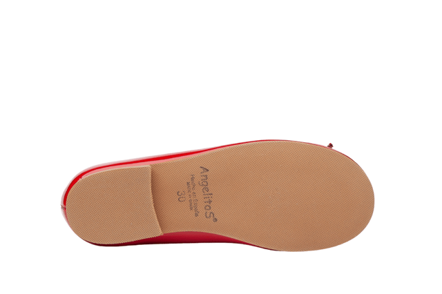 Des ballerines sophistiquées, confortables et douces. Chaussure de type ballerine en tissu cuir verni. L'intérieur et la semelle sont fabriqués avec une doublure textile AngelitoS, des protecteurs d'orteils et de talon et une semelle antidérapante en cuir Lite. Chaussures conçues et fabriquées en Espagne.